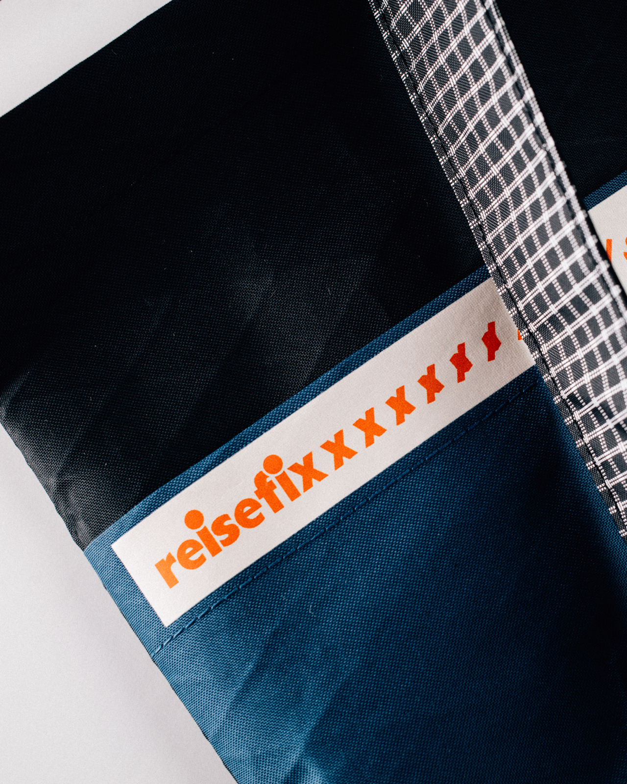 Isadore × reisefix Tech Musette Anthracite