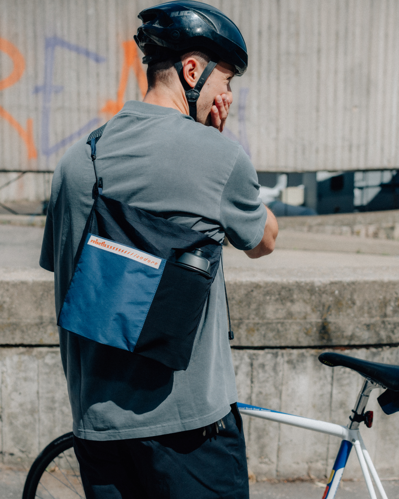 Isadore × reisefix Tech Musette Anthracite