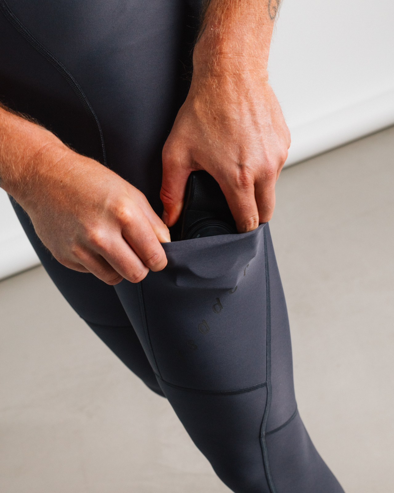 Signature Thermal Cargo Tights Obsidian